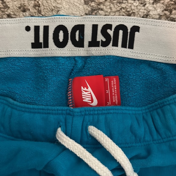 Nike sweatpants - Picture 3 of 4